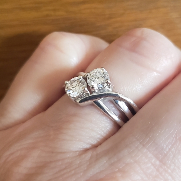 Moissanite Fire Crossover Band Ring - Picture 4 of 12